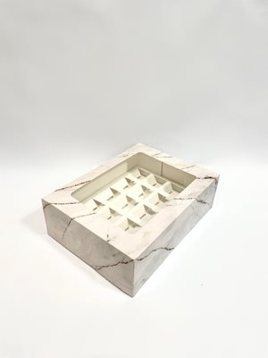 קופסה לבן שיש מחלק ל20 קינוחים